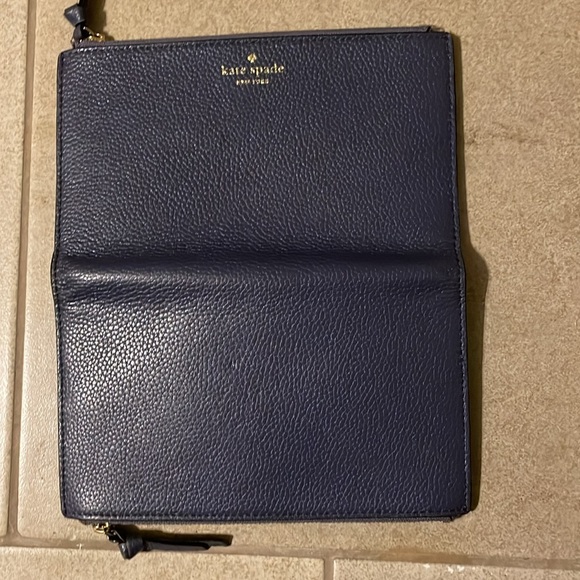 Kate Spade Wallet. Good pre-owned condition. Offers welcome. - Picture 5 of 5